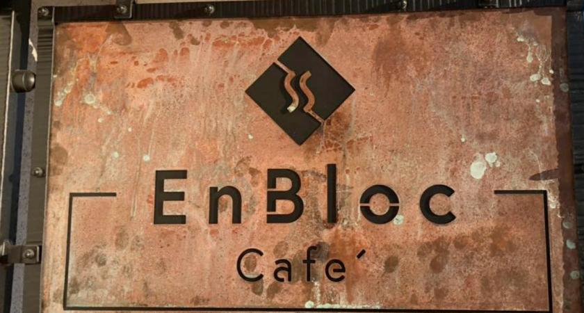 En Bloc Café